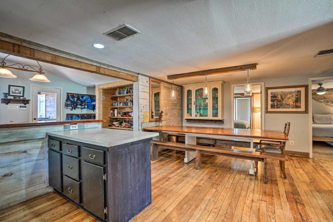 Waterfront Guadalupe River Lodge Home With Dock! Seguin Esterno foto