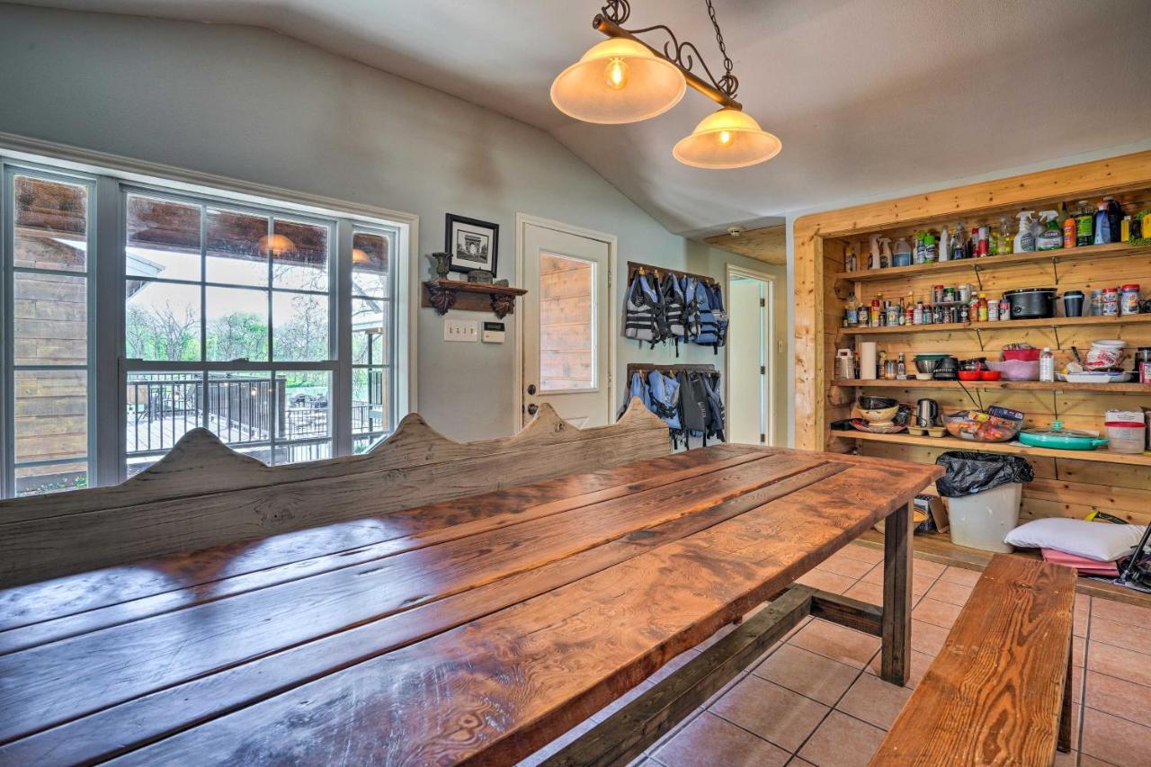 Waterfront Guadalupe River Lodge Home With Dock! Seguin Esterno foto