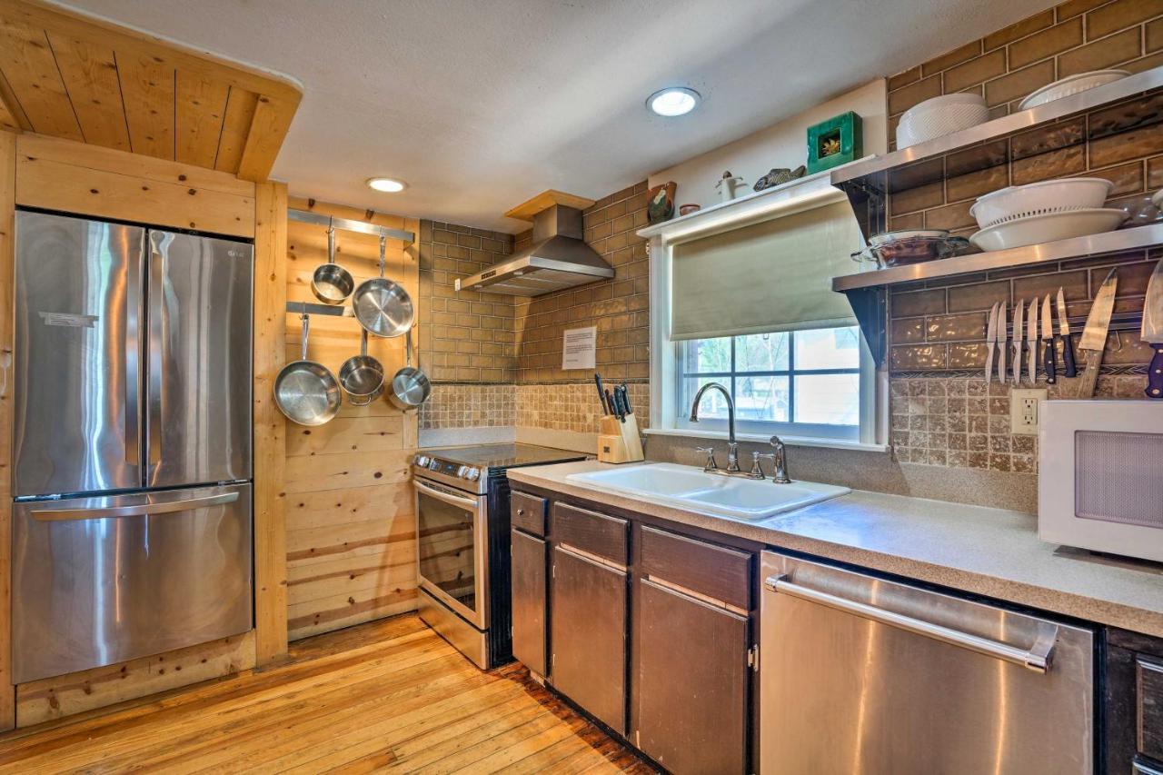 Waterfront Guadalupe River Lodge Home With Dock! Seguin Esterno foto