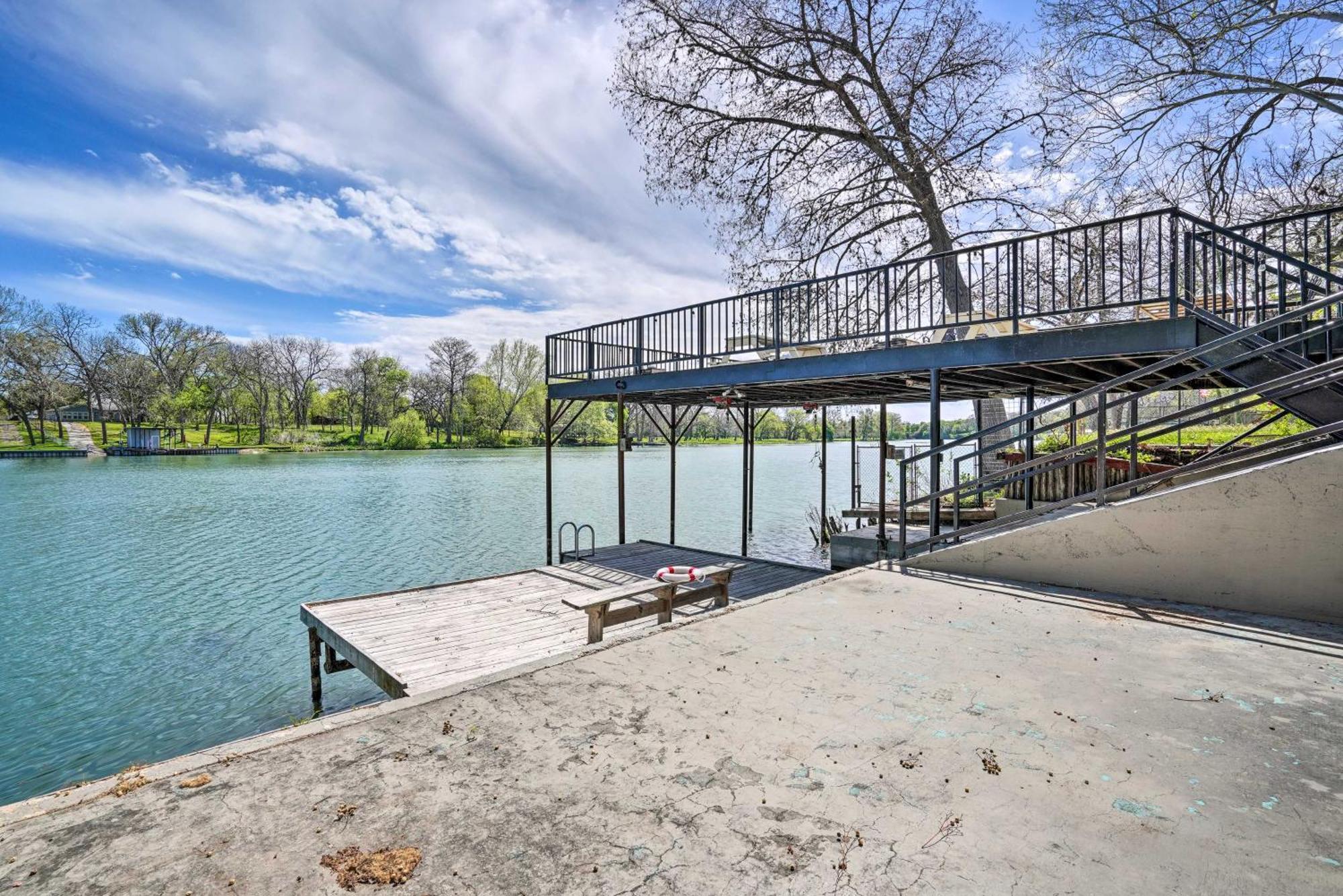 Waterfront Guadalupe River Lodge Home With Dock! Seguin Esterno foto